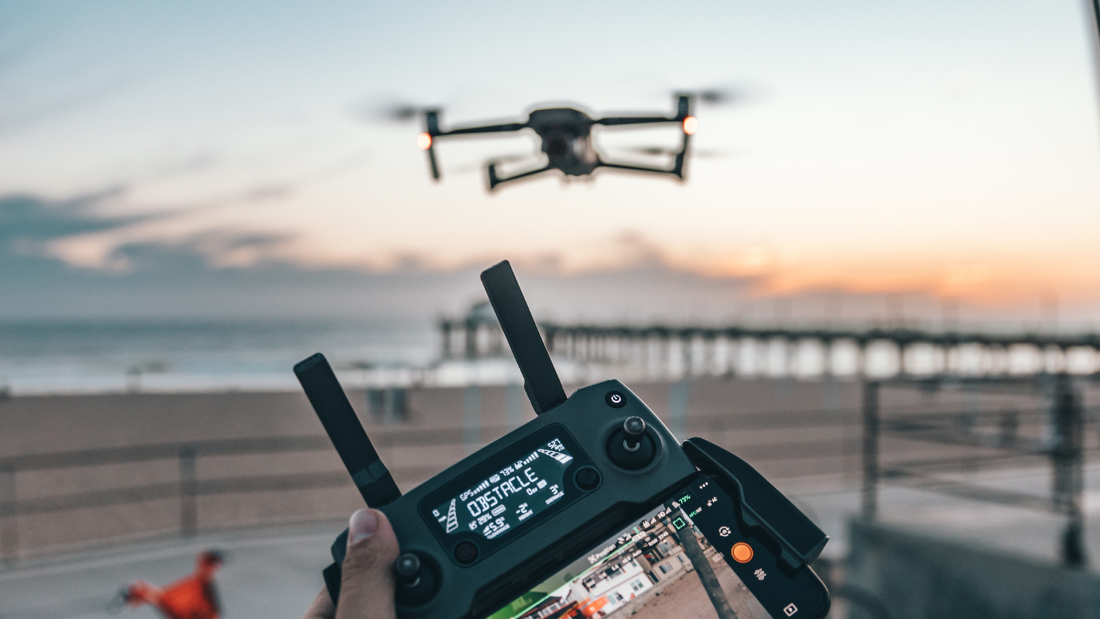 Dron volando en el cielo
